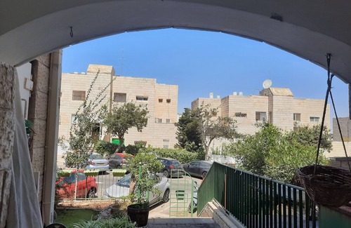 West Bank Cabaña | Best Home Jerusalem HolyLand Close 2 Everything Israel Gateway 4 families & indi