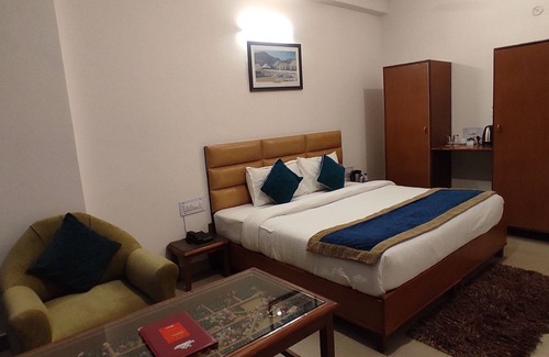 Naddi Hotel | Best hotel in Naddi, Dharamshala With multicusion restaurant and kitchen.