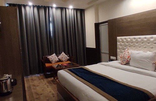 Naddi Hotel | Best hotel in Naddi, Dharamshala With multicusion restaurant and kitchen.