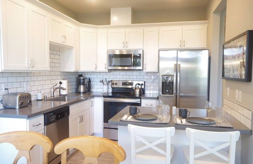 Parkland Casa | Best House in Parkland. 4br Sleeps 10. Brand New!