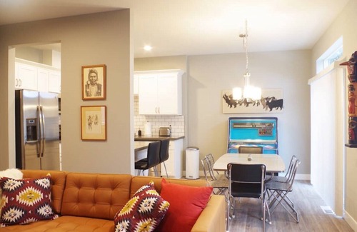 Parkland Casa | Best House Near PLU. 4br Sleeps 10. Brand New!