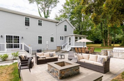 North Dartmouth Casa | Holiday/Reunion/Birthday/Anniversary/Nothing!/Sleeps 12. Private. Pristine. 5*!
