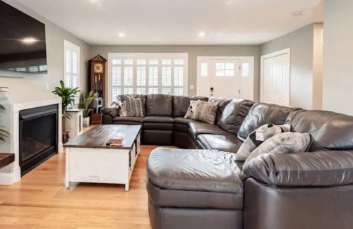 North Dartmouth Casa | Holiday/Reunion/Birthday/Anniversary/Nothing!/Sleeps 12. Private. Pristine. 5*!