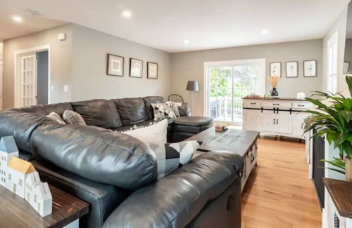 North Dartmouth Casa | Holiday/Reunion/Birthday/Anniversary/Nothing!/Sleeps 12. Private. Pristine. 5*!