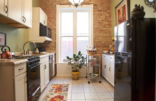 Columbia Apartamento | ¡El secreto mejor guardado en "The District" Downtown Columbia!