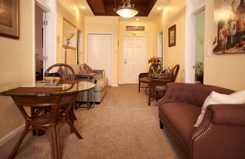 Columbia Apartamento | ¡El secreto mejor guardado en "The District" Downtown Columbia!