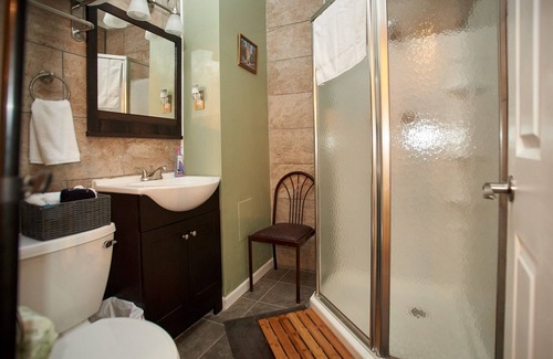 Columbia Apartamento | ¡El secreto mejor guardado en "The District" Downtown Columbia!