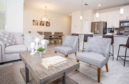 Campbell Casa | BeSt LoCaTiOn! 4Bd/3Bt w/pool 10min Disney-Orlando