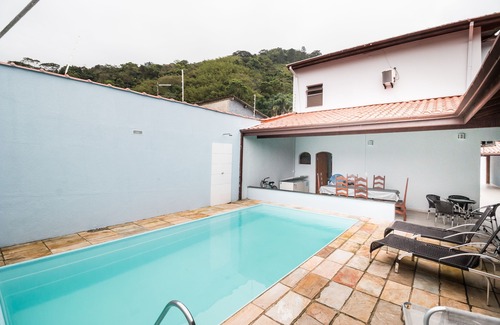 Centro Casa | La mejor ubicación en Caraguá con piscina - 5 dormitorios - Hasta 20 personas