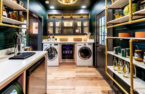 New Braunfels Casa | Best Location in Downtown NB Golf Cart Included!