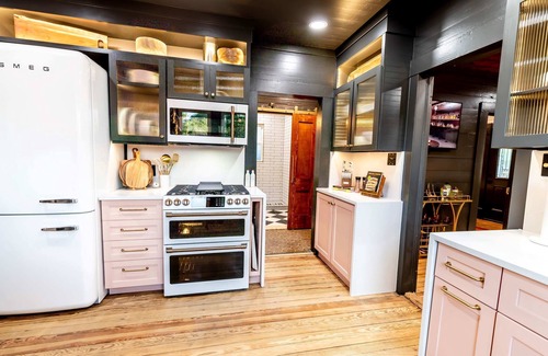 New Braunfels Casa | Best Location in Downtown NB Golf Cart Included!