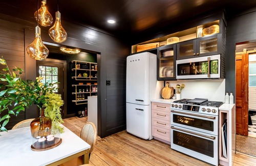 New Braunfels Casa | Best Location in Downtown NB Golf Cart Included!