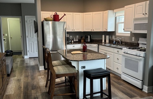Fontana-on-Geneva Lake Condominio | Excelente ubicación en Fontana junto a The Abbey Resort.