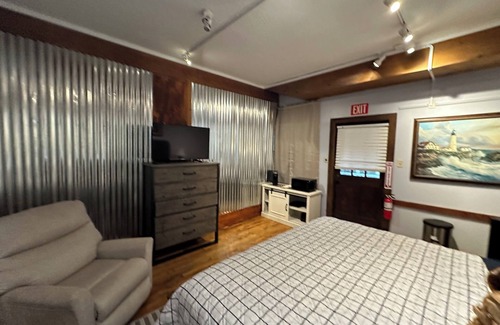 Oriental Casa | Best Location in Oriental! King Bed. Steps away from Oriental Marina!