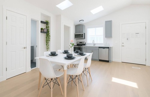 Sunnyvale Casa | Best Location | New Build | Tech | Laundry & A/C