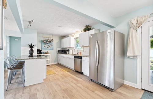 Silver Sands Casa | Best Location in PCB!! Walk to everything. 3 min stroll to beach, food, bars.