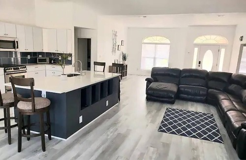 Northwest Pensacola Casa | Best of Both - A Tranquil Escape right off the Hwy