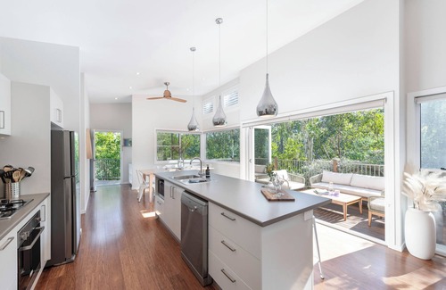 Murrays Beach Casa | Best of both worlds, Lake and beaches in beautiful Murrays Beach (Pet-Friendly)