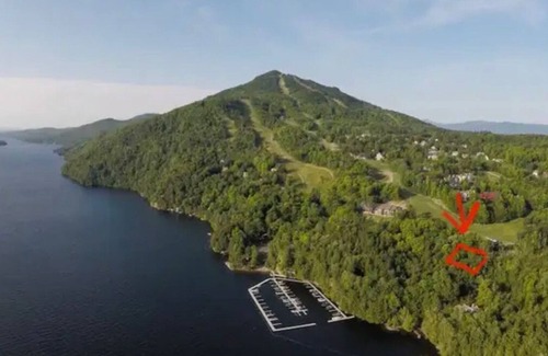 Owl's Head Ski Resort Condominio | Best of both worlds! Steps from the chairlift & a dock on the Memphrémagog lake