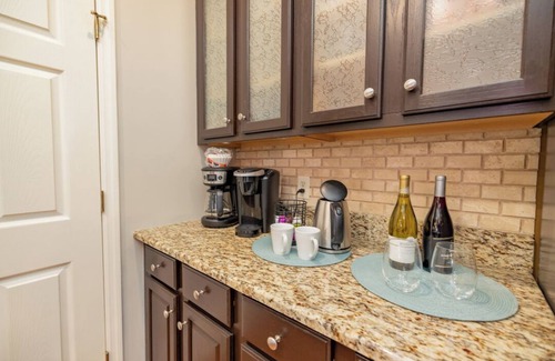 Bracey Casa | Best of Both Worlds | Expansive Waterviews | Pet-Friendly