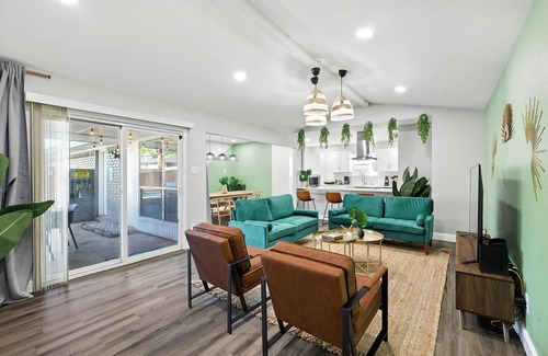 DeSoto Casa | Best of Desoto, 5BR, 2BA with Pool, Patio