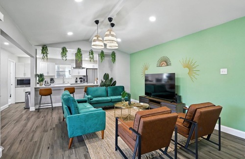 DeSoto Casa | Best of Desoto, 5BR, 2BA with Pool, Patio