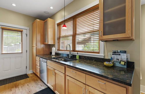 Bozeman Casa | TARIFAS REDUCIDAS EN OCT / NOV / DEC-¡Lo mejor del centro de Bozeman! 2 VRBO's en esta propiedad