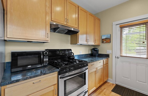 Bozeman Casa | TARIFAS REDUCIDAS EN OCT / NOV / DEC-¡Lo mejor del centro de Bozeman! 2 VRBO's en esta propiedad