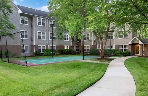 Mount Tabor Apartamento | Best Place to Unwind! Pet-friendly 2BR Suites with Full Kitchen, Free Breakfast!