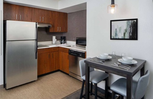 Arts/Warehouse District Complejo | Best Place to Stay in New Orleans! Outdoor Pool, Pet-friendly, Free Breakfast!