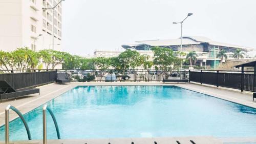 Kayu Putih Apartamento | Best Price and Restful Studio at Tifolia Apartment By Travelio
