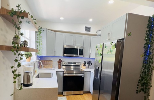 Coral Terrace Casa | Best Price New 3BD With Big Pool! Central Location Near Airport & Downtwn!