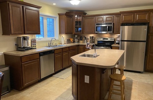 Lake Ariel Casa | Best Rental in Lake Community at The Hideout-Lake Ariel, PA | Poconos