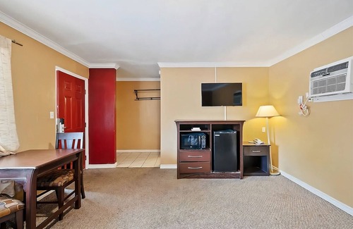 Beeville Casa | Best Spot For Your Next Trip! Free Parking, Minutes to Flournoy Park
