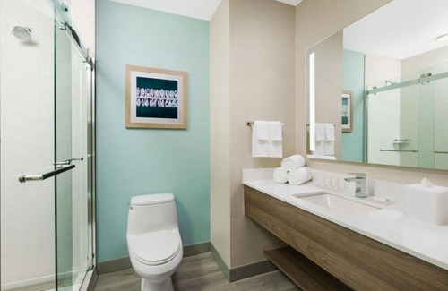 Marathon Hotel | Best Spot For Your Next Trip! Pet-friendly Unit with Pool View, Free Breakfast!