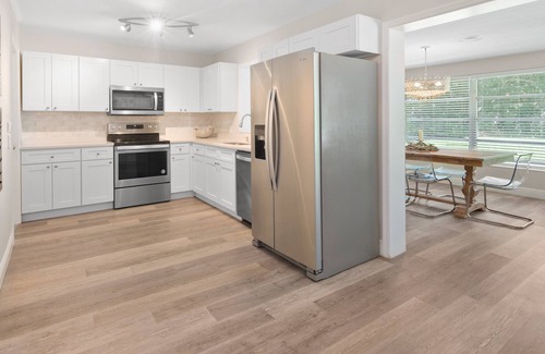 Central Naples Casa | Best Street! The BEACH is a 5 Min Drive plus Bikes, Firepit, & Fully Fenced Yard