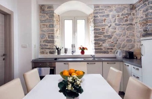 Kotor Apartamento | MEJOR TERRAZA EN PRCANJ - Como aparece en 'A Place in the Sun' 2013