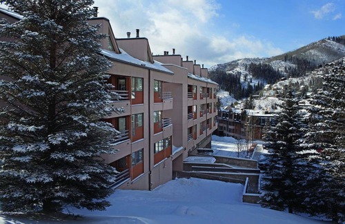 Highland Meadows Apartamento | Best time of the year to sky ! Great opportunity Streamside at Vail - Douglas