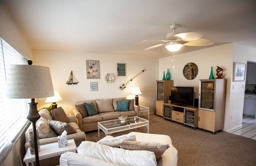 South Gate Ridge Casa | Best Value 3BR/2BA Pool Home 10 min from Siesta