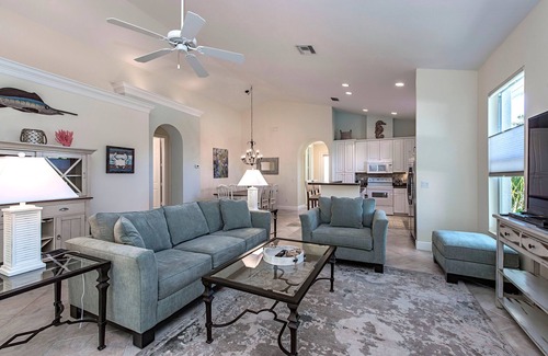 Naples Park Casa | Desde $ 188 sept. Caminatas / paseos en abril hasta la playa Piscina climatizada de 4 recámaras impecable
