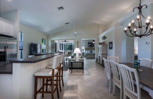 Naples Park Casa | Desde $ 188 sept. Caminatas / paseos en abril hasta la playa Piscina climatizada de 4 recámaras impecable