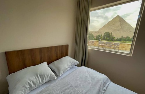 Giza Apartamento | Best view directly to the great pyramids and golf garden