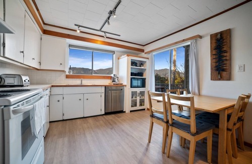 Port Renfrew Casa | Best View in Port Renfrew! Sauna + Hot Tub + Pet Friendly + Sleep 7