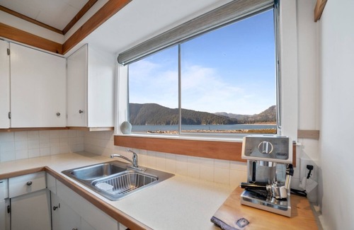 Port Renfrew Casa | Best View in Port Renfrew! Sauna + Hot Tub + Pet Friendly + Sleep 7