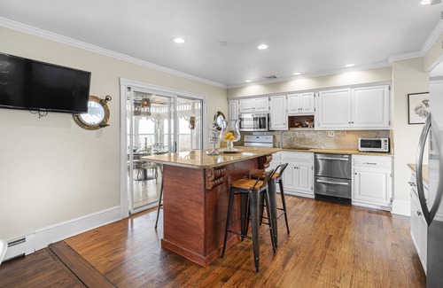 Cutchogue Casa | Best Waterfront VIEW ON THE NORTH FORK MATURE GARDENS QUIET STREET PRIVATE BEACH