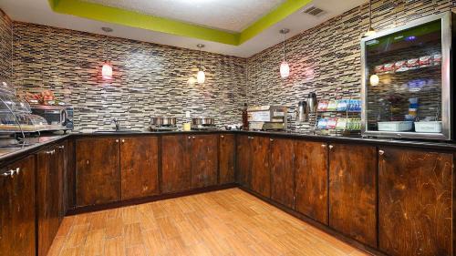 Canton Hotel | Best Western Canton Inn