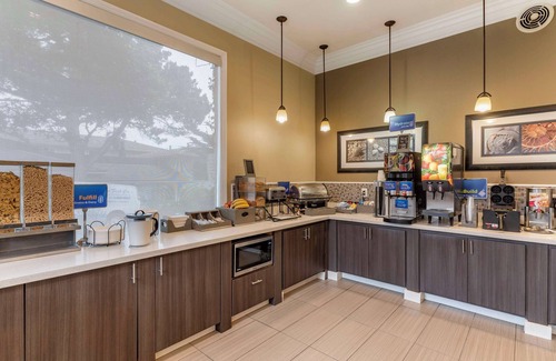 Northwest Carmel Hotel | Best Western Carmel's Town House Lodge