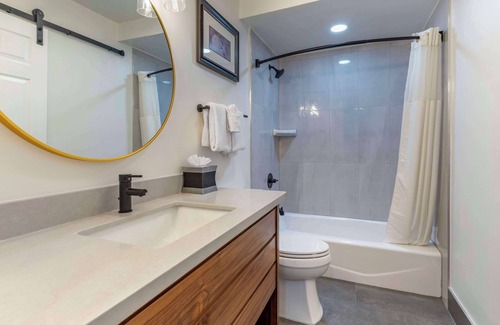 Northwest Carmel Hotel | Best Western Carmel's Town House Lodge
