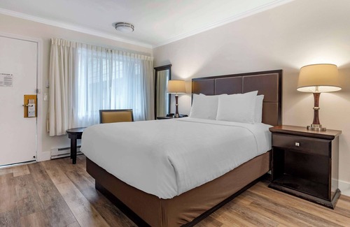 Northwest Carmel Hotel | Best Western Carmel's Town House Lodge