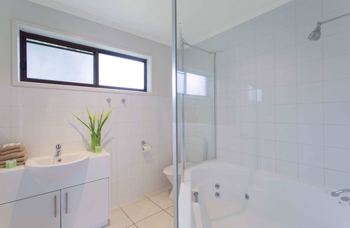 Warrnambool Hotel | Best Western Colonial Village Motel